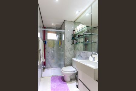 Apartamento à venda com 240m², 3 quartos e 3 vagas Apartamento à venda com 240m², 3 quartos e 3 vagasBanheiro 2 da Suite 3