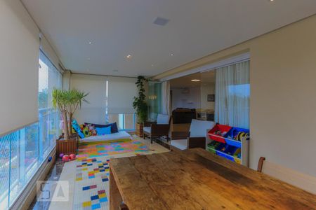 Apartamento à venda com 240m², 3 quartos e 3 vagas Apartamento à venda com 240m², 3 quartos e 3 vagasVaranda Gourmet