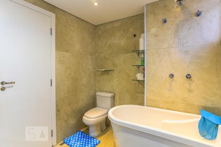 Apartamento à venda com 240m², 3 quartos e 3 vagas Apartamento à venda com 240m², 3 quartos e 3 vagasBanheiro 1 da Suite 3