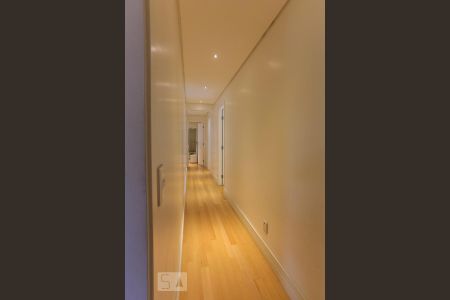 Apartamento à venda com 240m², 3 quartos e 3 vagas Apartamento à venda com 240m², 3 quartos e 3 vagasCorredor