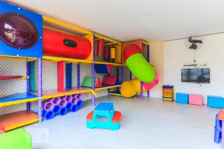 Apartamento à venda com 240m², 3 quartos e 3 vagas Apartamento à venda com 240m², 3 quartos e 3 vagasBrinquedoteca