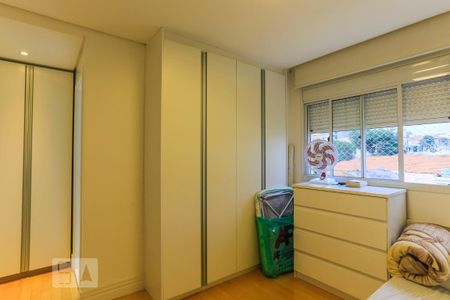 Apartamento à venda com 240m², 3 quartos e 3 vagas Apartamento à venda com 240m², 3 quartos e 3 vagasArmários Suite 1