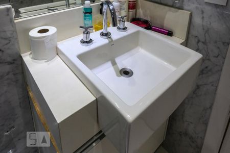 Apartamento à venda com 240m², 3 quartos e 3 vagas Apartamento à venda com 240m², 3 quartos e 3 vagasBanheiro 2 da Suite 3