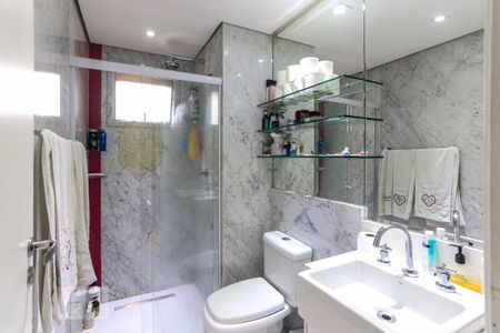 Apartamento à venda com 240m², 3 quartos e 3 vagas Apartamento à venda com 240m², 3 quartos e 3 vagasBanheiro 2 da Suite 3
