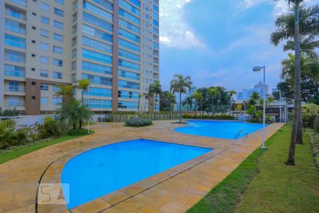 Apartamento à venda com 240m², 3 quartos e 3 vagas Apartamento à venda com 240m², 3 quartos e 3 vagasPiscina