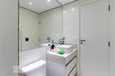 Apartamento à venda com 240m², 3 quartos e 3 vagas Apartamento à venda com 240m², 3 quartos e 3 vagasBanheiro da Suite 2
