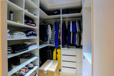 Apartamento à venda com 240m², 3 quartos e 3 vagas Apartamento à venda com 240m², 3 quartos e 3 vagasCloset da Suite 3