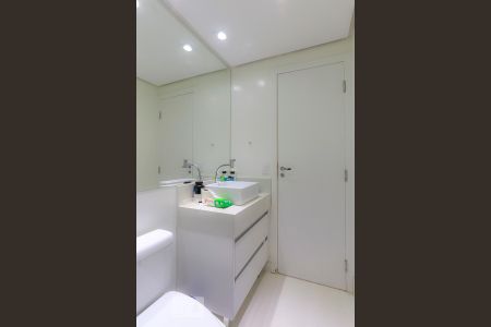Apartamento à venda com 240m², 3 quartos e 3 vagas Apartamento à venda com 240m², 3 quartos e 3 vagasBanheiro da Suite 2