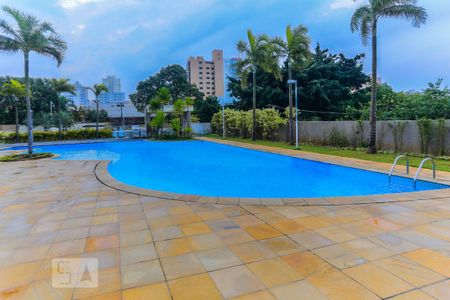 Apartamento à venda com 240m², 3 quartos e 3 vagas Apartamento à venda com 240m², 3 quartos e 3 vagasPiscina