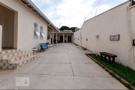 Casa à venda com 175m², 3 quartos e 8 vagasEntrada Portão garagem