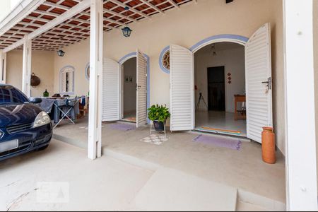 Casa à venda com 175m², 3 quartos e 8 vagasEntrada Portão garagem