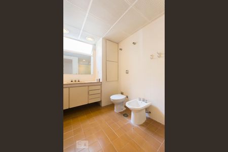 Banheiro de apartamento à venda com 2 quartos, 100m² em Itaim Bibi, São Paulo