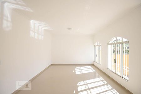 Sala de casa para alugar com 2 quartos, 213m² em Jardim das Vertentes, São Paulo