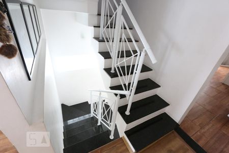escada para suites de casa à venda com 3 quartos, 181m² em Paraíso do Morumbi, São Paulo