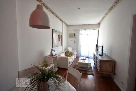 Sala  de kitnet/studio para alugar com 1 quarto, 40m² em Icaraí, Niterói