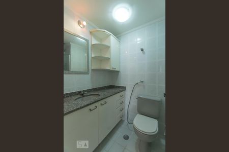 Banheiro de apartamento à venda com 3 quartos, 56m² em Vila Gumercindo, São Paulo