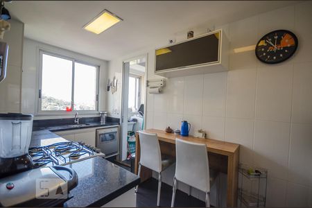 Apartamento à venda com 93m², 3 quartos e 2 vagasCOZINHA 