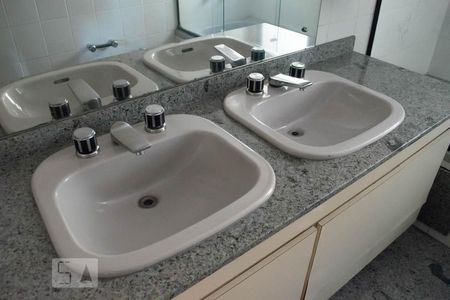 Apartamento para alugar com 232m², 4 quartos e 3 vagasBANHEIRO SUITE 1