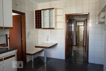 Apartamento para alugar com 232m², 4 quartos e 3 vagasCOZINHA