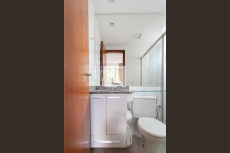 Apartamento à venda com 70m², 2 quartos e 2 vagasBanheiro da Suíte