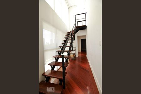 Apartamento à venda com 282m², 3 quartos e 4 vagasEscadas