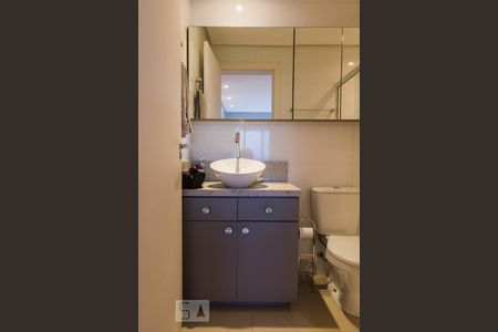 Banheiro Suíte de apartamento para alugar com 2 quartos, 70m² em Capoeiras, Florianópolis