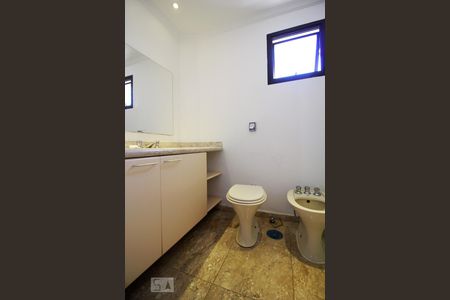 Apartamento para alugar com 230m², 3 quartos e 4 vagasBanheiro da suíte 1