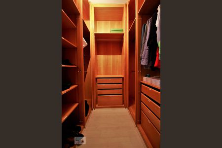 Apartamento para alugar com 230m², 3 quartos e 4 vagasCloset