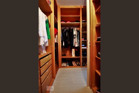 Apartamento para alugar com 230m², 3 quartos e 4 vagasCloset