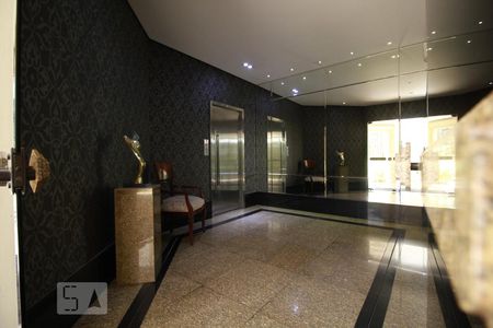 Apartamento para alugar com 230m², 3 quartos e 4 vagasHall social