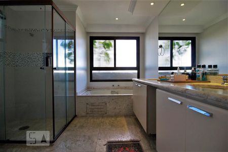 Apartamento para alugar com 230m², 3 quartos e 4 vagasBanheiro da suíte 3