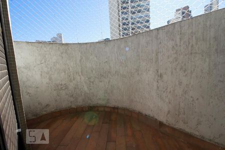 Apartamento para alugar com 230m², 3 quartos e 4 vagasVaranda