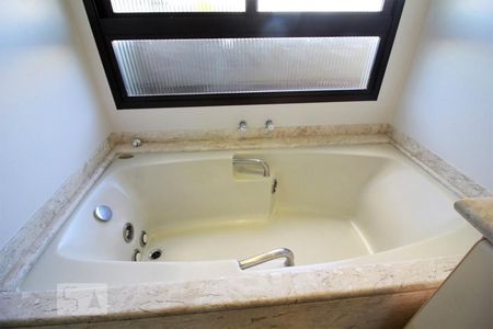 Apartamento para alugar com 230m², 3 quartos e 4 vagasBanheira