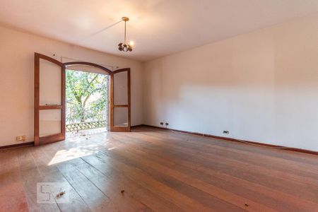 Casa à venda com 483m², 4 quartos e 6 vagas Casa à venda com 483m², 4 quartos e 6 vagasSuíte 1