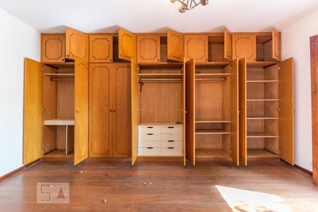 Casa à venda com 483m², 4 quartos e 6 vagas Casa à venda com 483m², 4 quartos e 6 vagasSuíte 1 - Detalhe