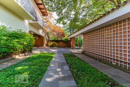 Casa à venda com 483m², 4 quartos e 6 vagas Casa à venda com 483m², 4 quartos e 6 vagasGaragem