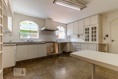 Casa à venda com 483m², 4 quartos e 6 vagas Casa à venda com 483m², 4 quartos e 6 vagasCozinha