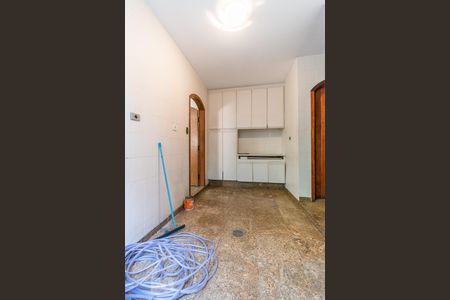 Casa à venda com 483m², 4 quartos e 6 vagas Casa à venda com 483m², 4 quartos e 6 vagasÁrea de Serviço