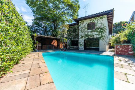 Casa à venda com 483m², 4 quartos e 6 vagas Casa à venda com 483m², 4 quartos e 6 vagasÁrea Externa - Piscina