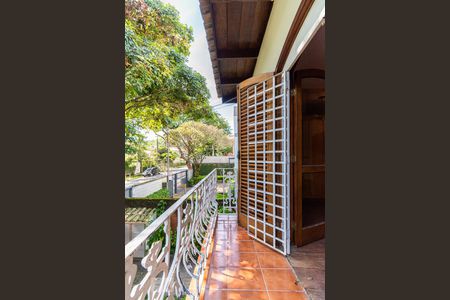 Casa à venda com 483m², 4 quartos e 6 vagas Casa à venda com 483m², 4 quartos e 6 vagasSuíte 2 - Varanda