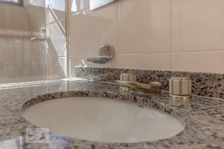 Apartamento à venda com 246m², 3 quartos e 4 vagasBanheiro suíte 2