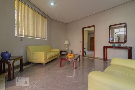 Apartamento à venda com 246m², 3 quartos e 4 vagasHall social