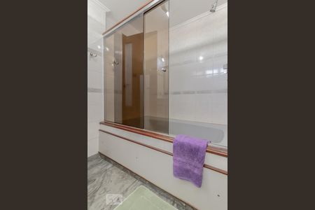 Apartamento à venda com 246m², 3 quartos e 4 vagasBanheiro suíte 1