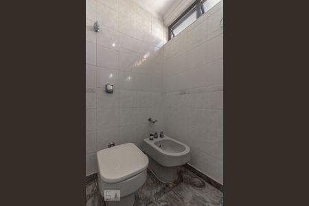 Apartamento à venda com 246m², 3 quartos e 4 vagasBanheiro suíte 1