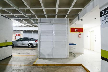 Apartamento à venda com 77m², 2 quartos e 2 vagas Apartamento à venda com 77m², 2 quartos e 2 vagasDepósito