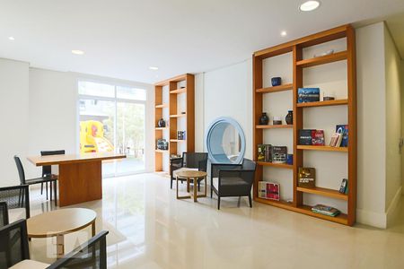 Apartamento à venda com 77m², 2 quartos e 2 vagas Apartamento à venda com 77m², 2 quartos e 2 vagasSala de leitura condomínio