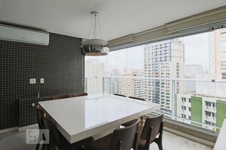 Apartamento à venda com 77m², 2 quartos e 2 vagas Apartamento à venda com 77m², 2 quartos e 2 vagasVaranda
