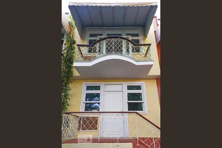 Casa de condomínio à venda com 200m², 3 quartos e 2 vagas Casa de condomínio à venda com 200m², 3 quartos e 2 vagasFACHADA