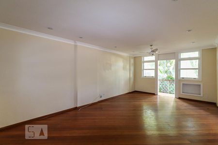 SALA de casa de condomínio à venda com 3 quartos, 200m² em Recreio dos Bandeirantes, Rio de Janeiro