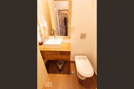 Apartamento à venda com 210m², 3 quartos e 1 vaga Apartamento à venda com 210m², 3 quartos e 1 vagaLavabo